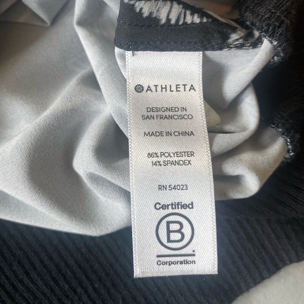 Althleta Sz Small Black Floral Print Ribbed Shell Zephyr Tank Top Black UPF 50+ - Picture 11 of 16